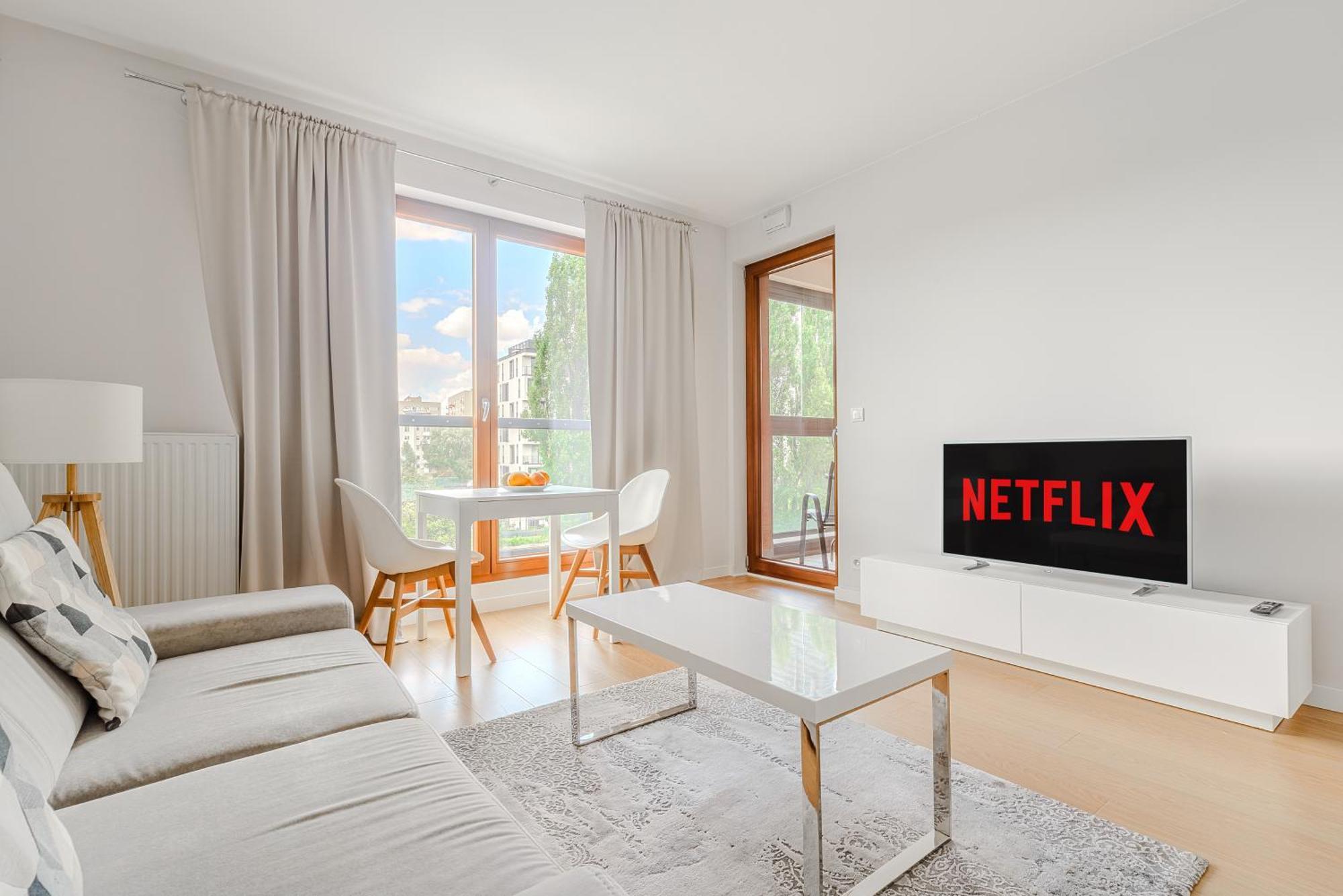 Cozy Family With Balcony Near Zlote Tarasy * Warszawa