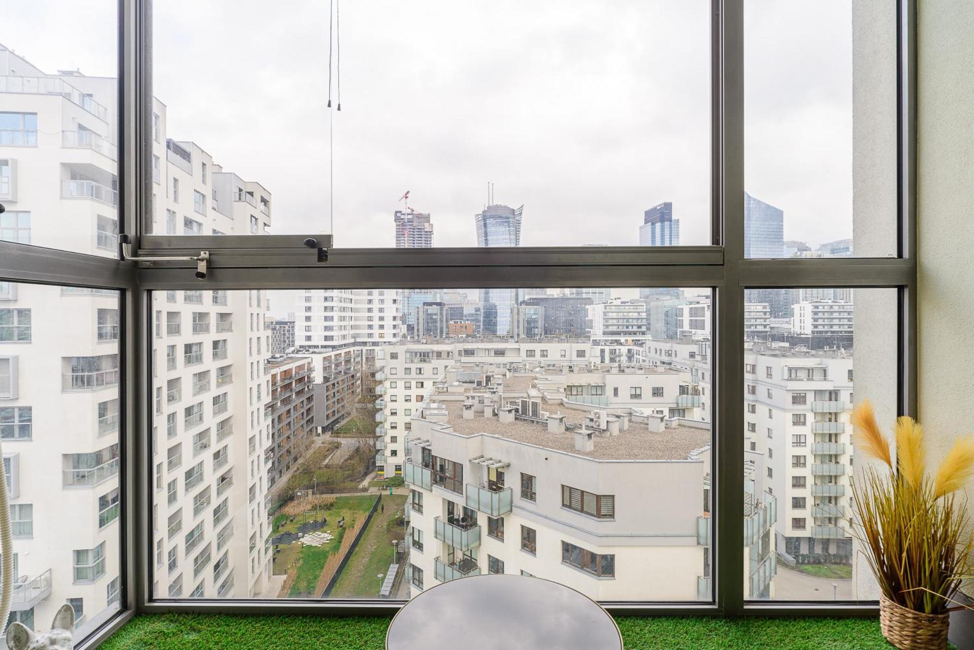 Cozy Family With Balcony Near Zlote Tarasy * Warszawa